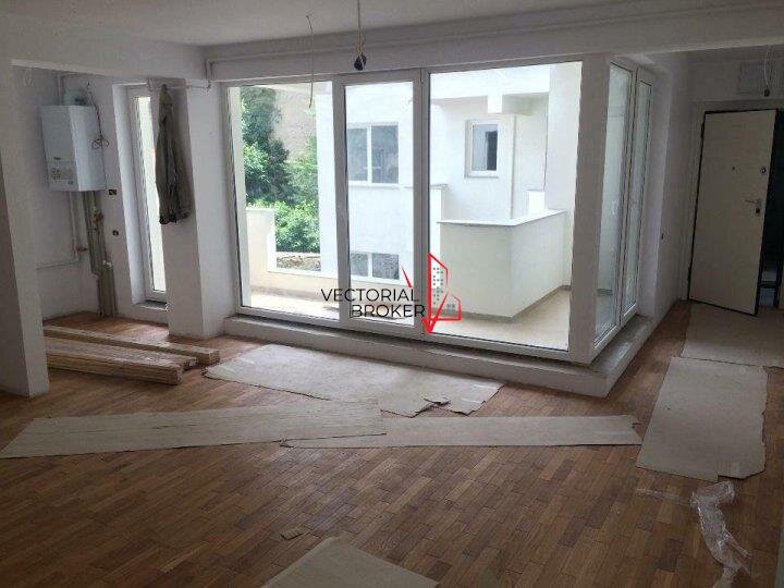Piata Constitutiei, 2 camere